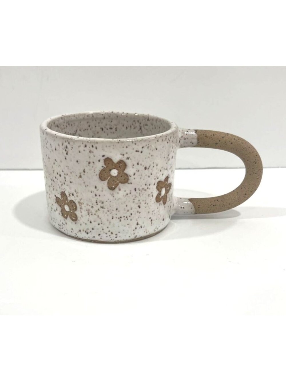 Ceramic Daisy Wide Loop Handle Coffee Mug Speckled Floral Design Beige White